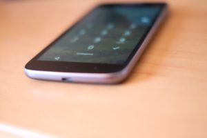 moto g4 play on desk